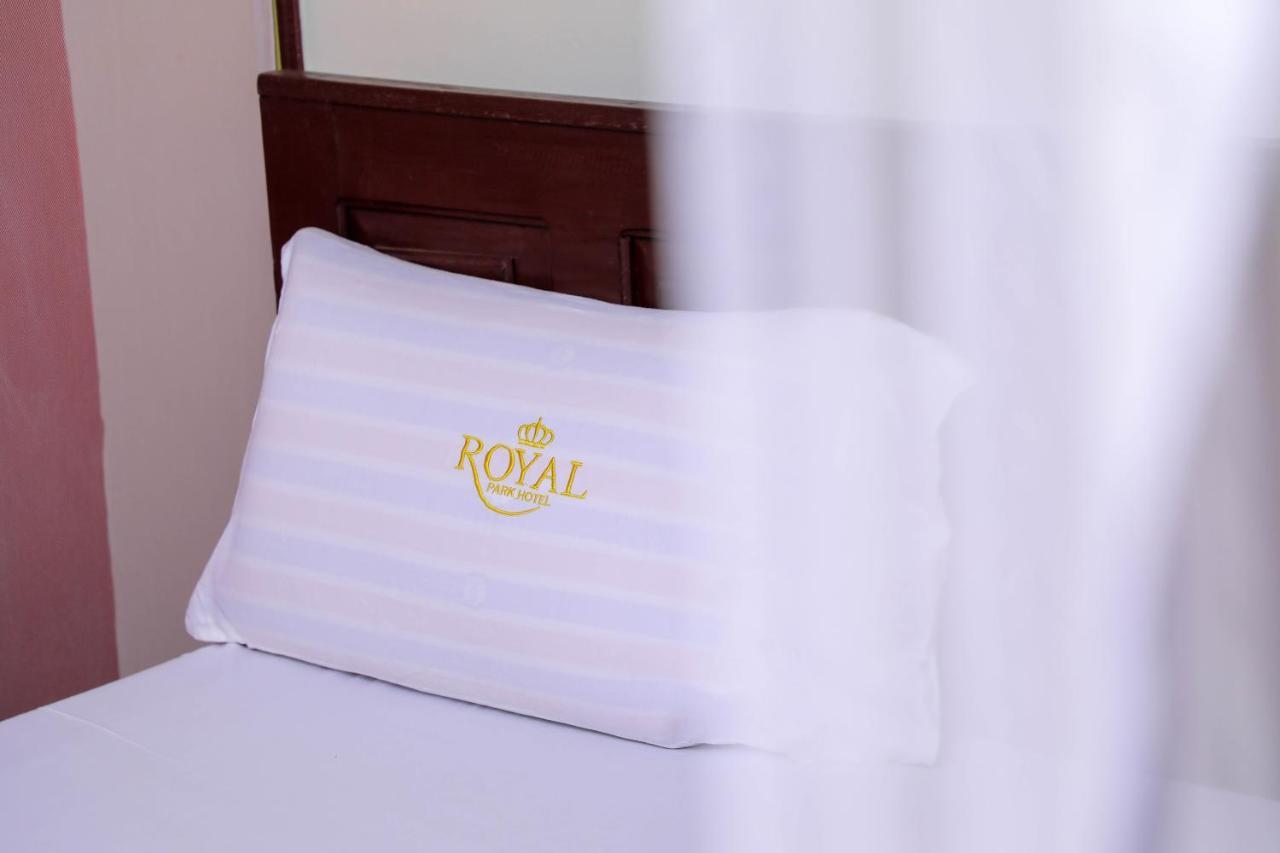 Royal Park Hotel 진자 외부 사진